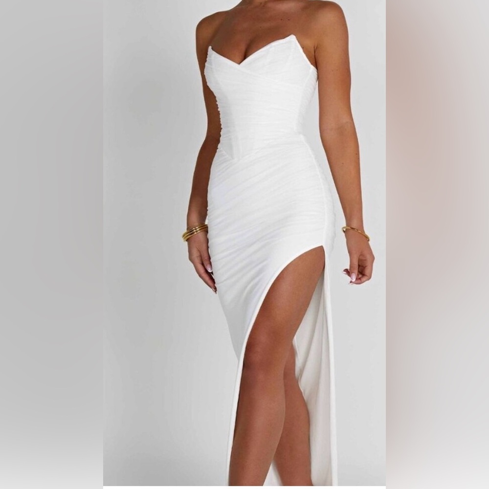 BABYBOO White Strapless Dress - Elegant Simple Silhouette